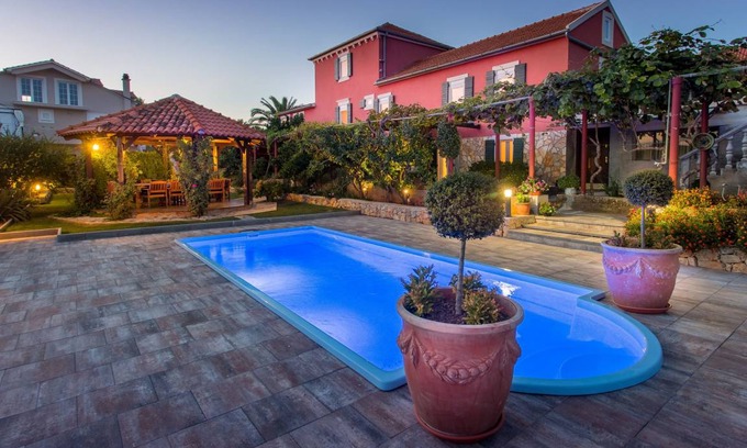 Ugljan Villa | 370 m² Villa ∙ 7 bedrooms ∙ 14 guests