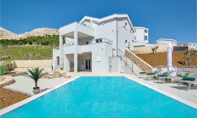 Metajna House | 375 m² House ∙ 4 bedrooms ∙ 10 guests