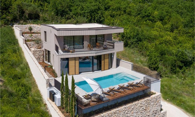 Rozat House | 380 m² House ∙ 3 bedrooms ∙ 8 guests