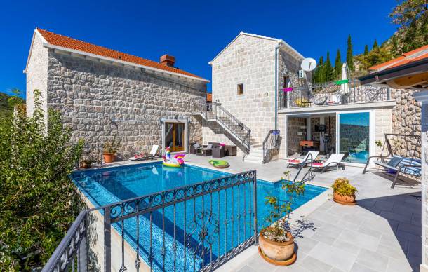 Gromaca House | 4 bedroom accommodation in Gromaca