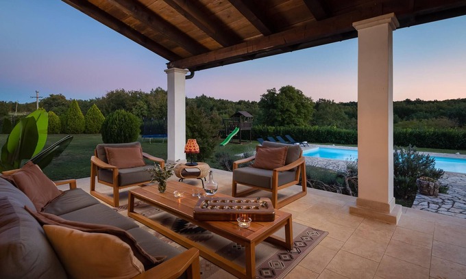 Makovci House | 4 bedroom accommodation in Poropati