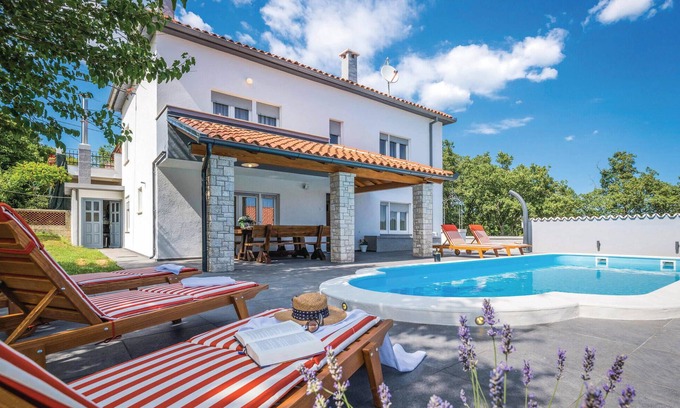 Kujici House | 4 bedroom amazing home in Manjadvorci
