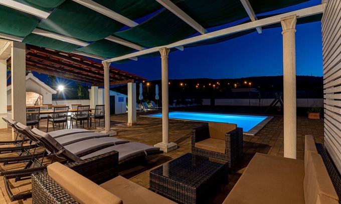 Sibenik House | 4 bedroom gorgeous home in Dubrava