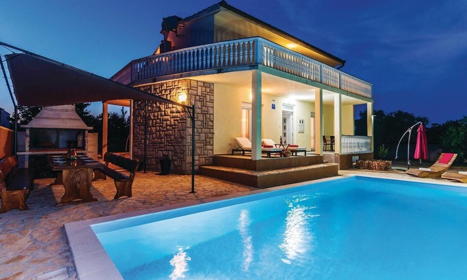 Polaca House | 4 bedroom pet friendly home in Polaca