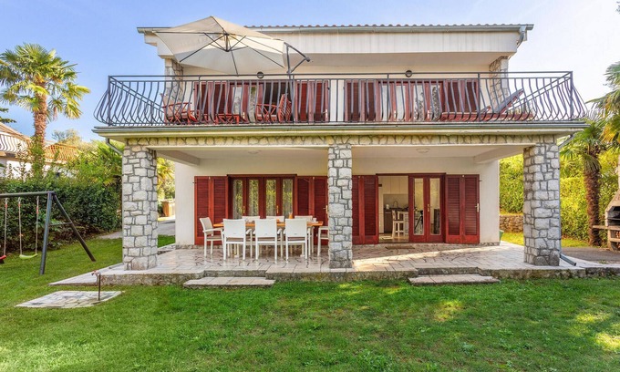 Milcetici House | 4 bedroom pet friendly home in Malinska