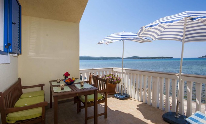 Krapanj Apartment | 40 m² Apartment ∙ 1 bedroom ∙ 2 guests