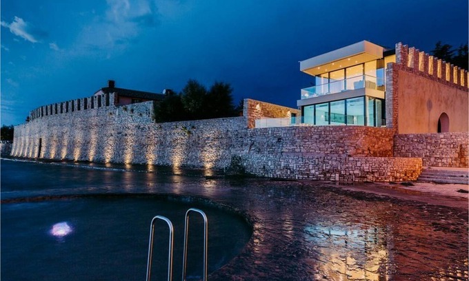 Novigrad House | 400 m² House ∙ 4 bedrooms ∙ 8 guests