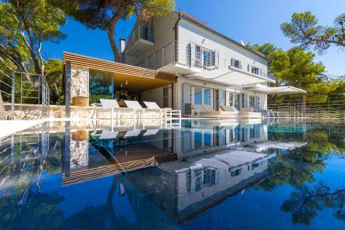 Hvar Villa | 400 m² Villa ∙ 10 bedrooms ∙ 20 guests