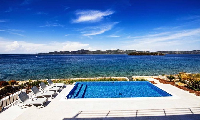 Iz Villa | 400 m² Villa ∙ 4 bedrooms ∙ 8 guests
