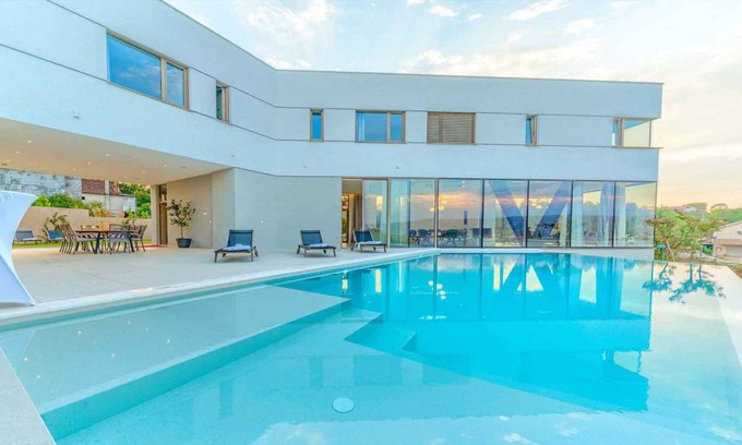 Zmijavci Villa | 400 m² Villa ∙ 5 bedrooms ∙ 12 guests