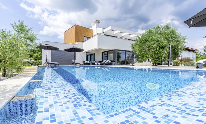 Sveta Katarina Villa | 400 m² Villa ∙ 5 bedrooms ∙ 10 guests