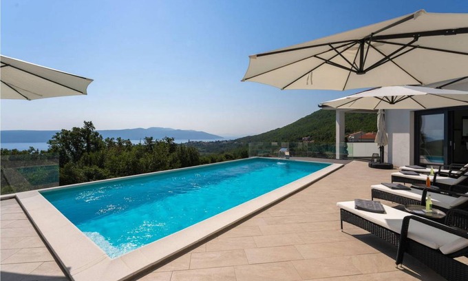 Martina House | 420 m² House ∙ 4 bedrooms ∙ 8 guests