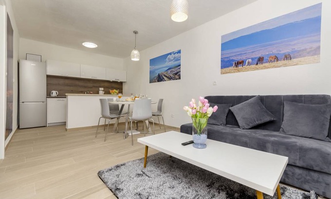Arbanija Apartment | 44 m² Apartment ∙ 1 bedroom ∙ 5 guests