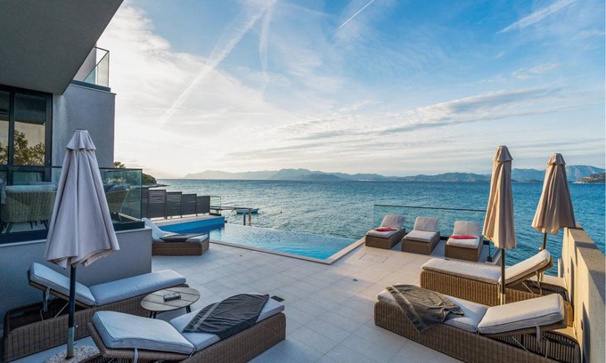 Sreser House | 440 m² House ∙ 6 bedrooms ∙ 12 guests
