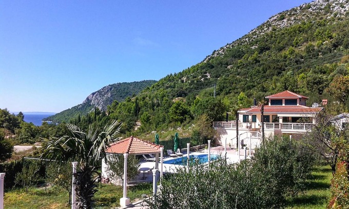 Kremena House | 480 m² House ∙ 4 bedrooms ∙ 8 guests