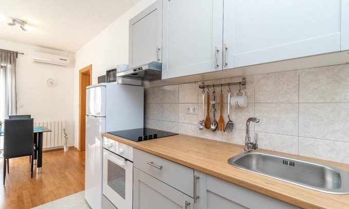 Okrug Gornji Apartment | 50 m² Apartment ∙ 1 bedroom ∙ 4 guests