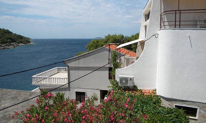 Zirje Apartment | 50 m² Apartment ∙ 2 bedrooms ∙ 4 guests