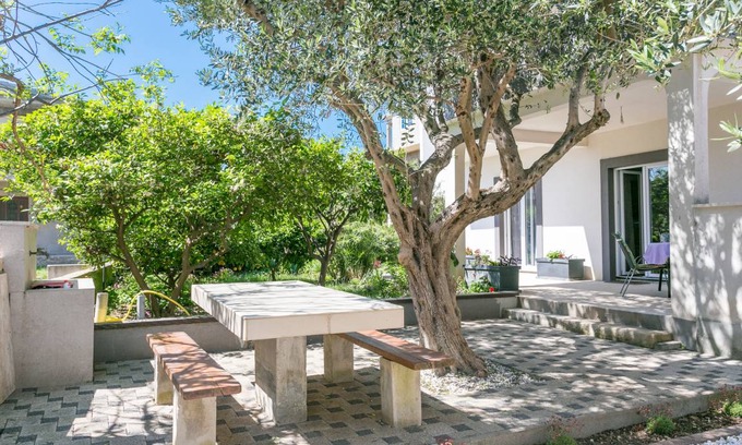 Kastel Novi Apartment | 50 m² Apartment ∙ 2 bedrooms ∙ 5 guests