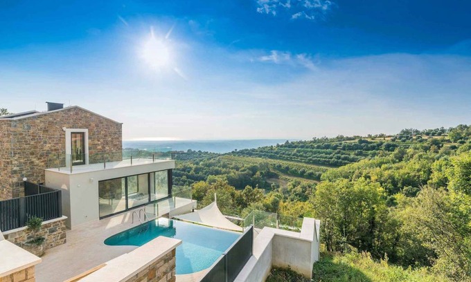 Buje Villa | 520 m² Villa ∙ 4 bedrooms ∙ 10 guests