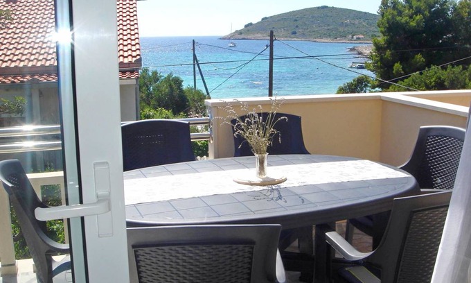 Drvenik Mali Apartment | 55 m² Apartment ∙ 2 bedrooms ∙ 6 guests