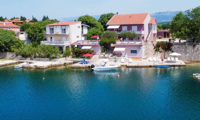 Obrovac Apartment | 60 m² Apartment ∙ 2 bedrooms ∙ 6 guests