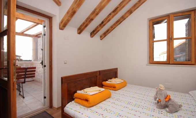 Kastel Novi House | 62 m² House ∙ 3 bedrooms ∙ 9 guests