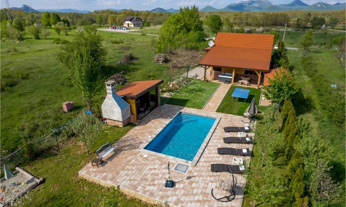 Lovinac House | 64 m² House ∙ 2 bedrooms ∙ 6 guests