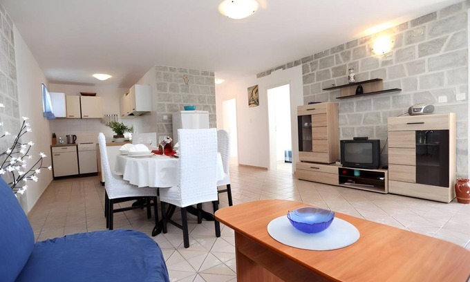 Drvenik Mali Apartment | 65 m² Apartment ∙ 3 bedrooms ∙ 6 guests
