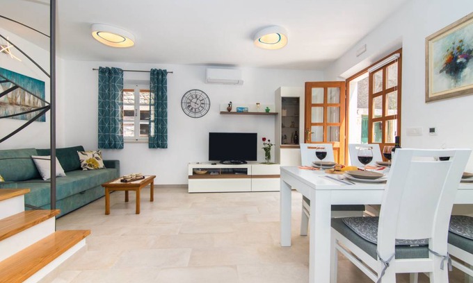 Vrboska House | 65 m² House ∙ 2 bedrooms ∙ 5 guests