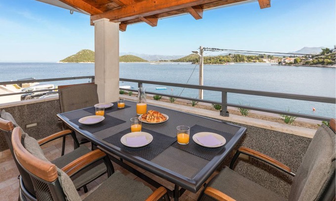 Blace House | 73 m² House ∙ 1 bedroom ∙ 4 guests