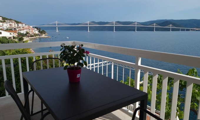 Komarna Apartment | 75 m² Apartment ∙ 2 bedrooms ∙ 5 guests