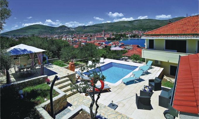 Trogir Apartment | 76 m² Apartment ∙ 3 bedrooms ∙ 5 guests