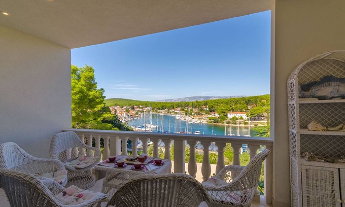 Vrboska Apartment | 80 m² Apartment ∙ 2 bedrooms ∙ 5 guests