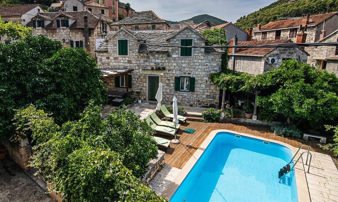 Dol House | 90 m² House ∙ 2 bedrooms ∙ 6 guests