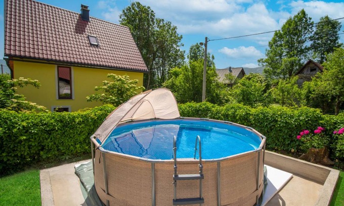 Lic House | 90 m² House ∙ 4 bedrooms ∙ 4 guests
