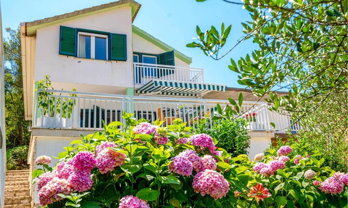 Hodilje House | 91 m² House ∙ 3 bedrooms ∙ 6 guests