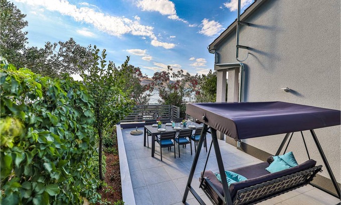 Okrug Gornji House | 92 m² House ∙ 2 bedrooms ∙ 6 guests