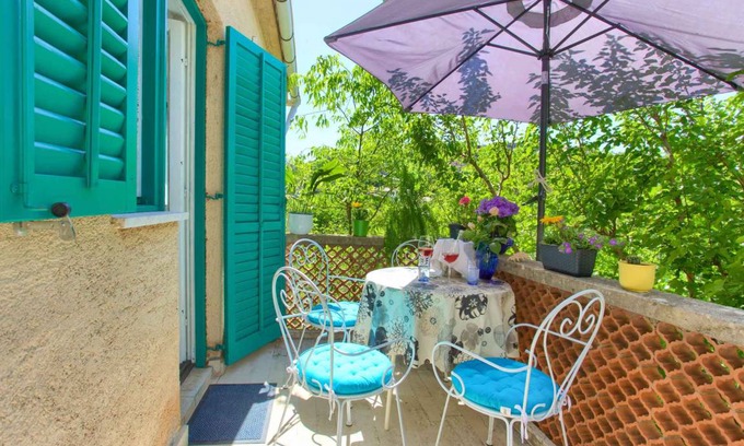 Vrbnik Apartment | 96 m² Apartment ∙ 2 bedrooms ∙ 4 guests