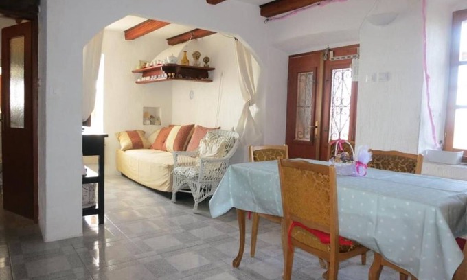 Ustrine Apartment | Apartment ∙ 3 bedrooms ∙ 5 guests