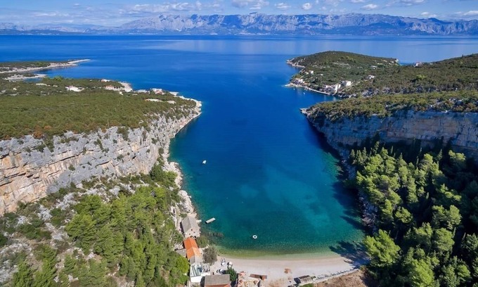 Gdinj Apartment | Apartment Ana - 5 m from beach: R2-12(2) - Cove Pokrivenik, Island Hvar, Croatia