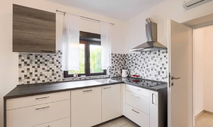 Rtina Apartment | Apartment Edi - amazing location by the sea: A4(4) - Rtina, Zadar riviera, Croatia