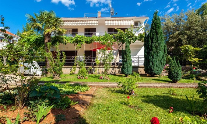 Malinska House | Apartment in Croatia near the Beach