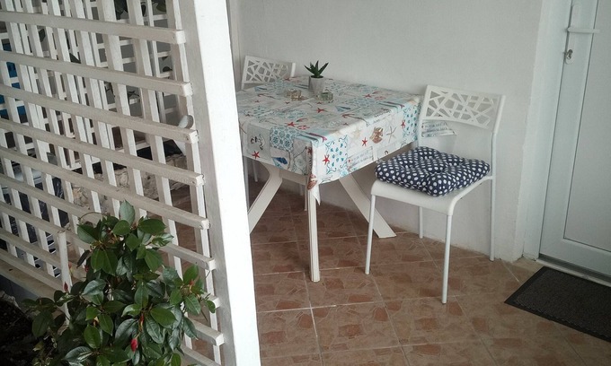 Kuciste Apartment | Apartment Iva (63461-A1) - Kuciste