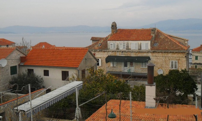 Sutivan Apartment | Apartment Liva - 60m from the sea: 1 - R3(2) - Sutivan, Island Brac, Croatia