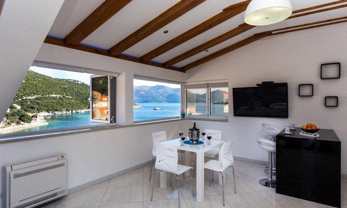 Sudurad Apartment | Apartment Mali Skoj - Two-Bedroom Apartment with Sea View