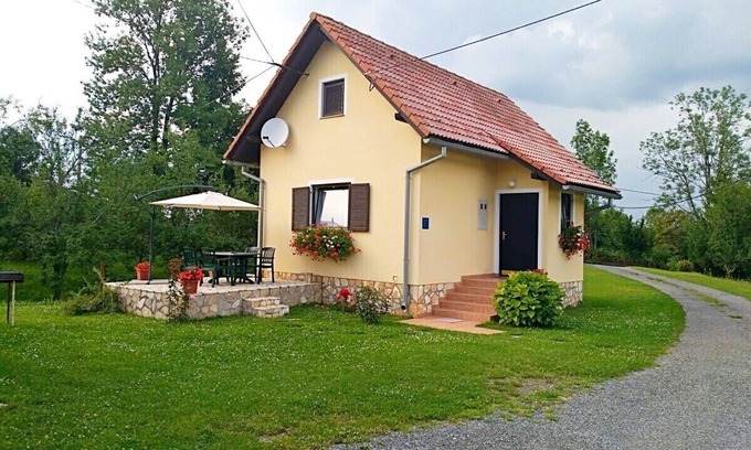 Catrnja Apartment | Apartment Milka, (16259), Smoljanac, hr