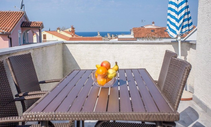 Gulici Apartment | Apartment Mirjana No.5 with balcony and sea view