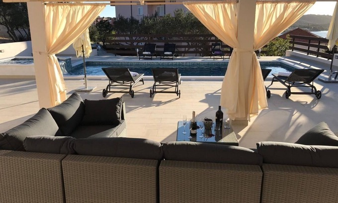Okrug Gornji Apartment | Apartment Miroslava - with pool: A4(5) - Okrug Gornji, Island Ciovo, Croatia