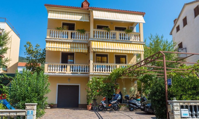 Selce Apartment | Apartment NEVELINA (62617-A1) - Selce (Crikvenica)