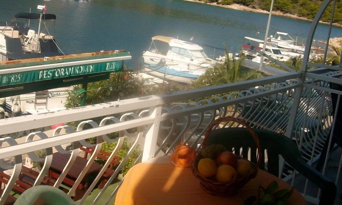 Stomorska Apartment | Apartment Riley - at the sea A1-Martino 1 (3) - Stomorska, Island Solta, Croatia